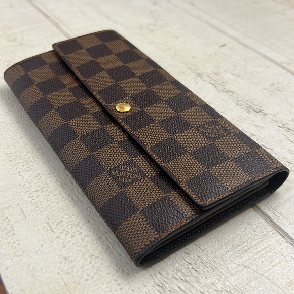 Louis Vuitton Damier Sarah Long Wallet - Picture 2 of 16